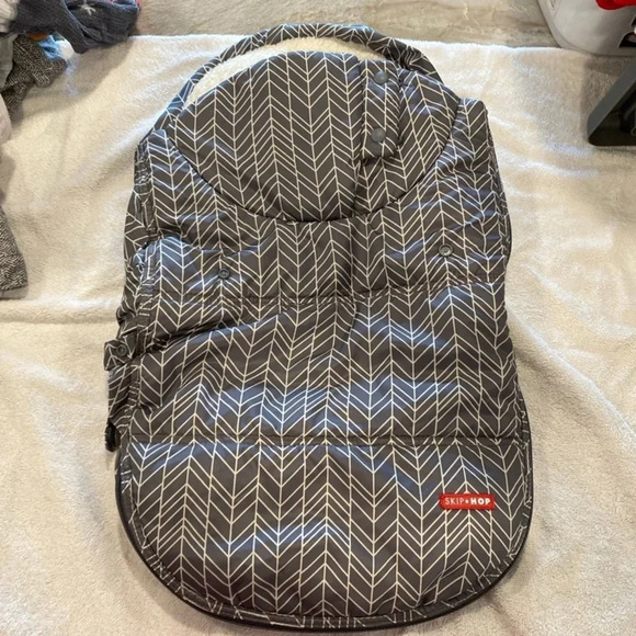 Skip Hop Other - Skip hop Stroll & Go Car Seat Cover - Gray Feather